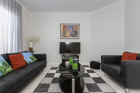 Cottesloe Beach House II - Queensland Tourism 6
