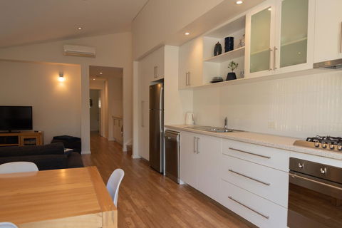 Cape Villas Dunsborough Unit 2 - QLD Tourism 3