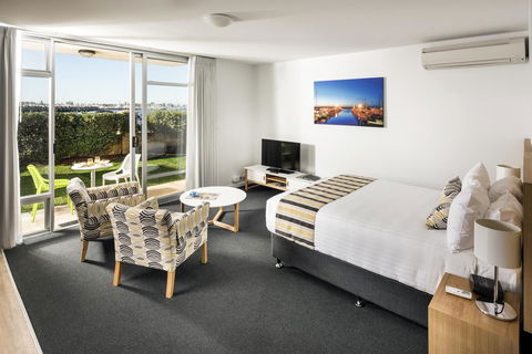 Be. Fremantle - Queensland Tourism 5