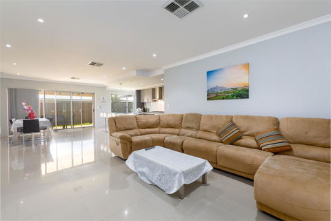 Rainbow Dream House - Queensland Tourism 0