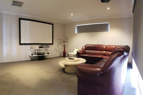 Rainbow Dream House - Queensland Tourism 22