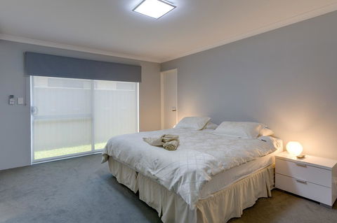Rainbow Dream House - Queensland Tourism 6