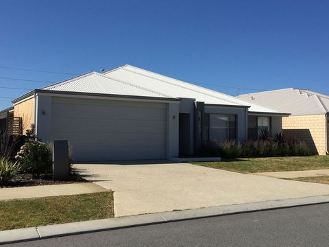 Rainbow Dream House - Queensland Tourism 27