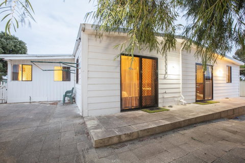 Rustic Retreat Esperance - QLD Tourism 32