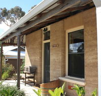 Hotham Ridge Winery and Cottages - QLD Tourism