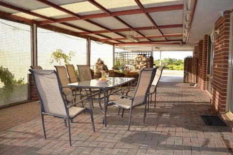 Beach Place @ Leeman - Queensland Tourism 1