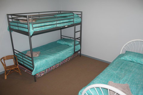 Jbay Beach Shack - QLD Tourism 9