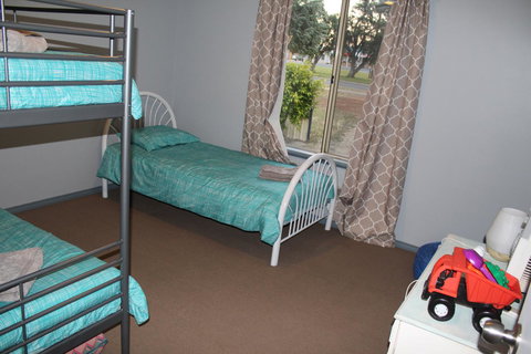 Jbay Beach Shack - QLD Tourism 7