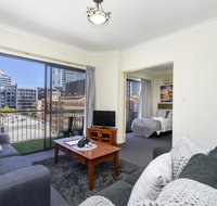 Oversized Eastend sleeps 6 Free PARKINGPOOL WIFI - QLD Tourism