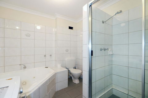 West Beach Lagoon 114 â€“ Ocean Views - Queensland Tourism 10