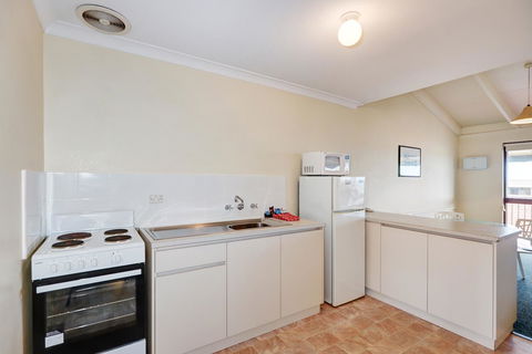 West Beach Lagoon 114 â€“ Ocean Views - Queensland Tourism 5