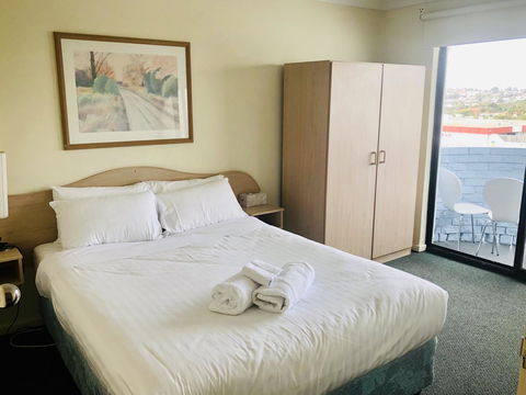 West Beach Lagoon 114 â€“ Ocean Views - Queensland Tourism 6