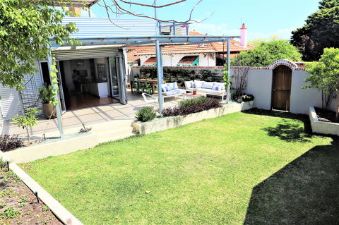 Fremantle Heritage Home For You To Enjoy! - Queensland Tourism 13