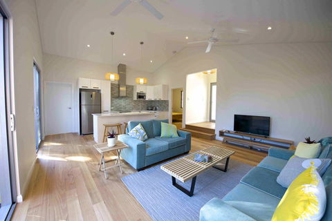 Sunny Blinco Street House - Queensland Tourism 2