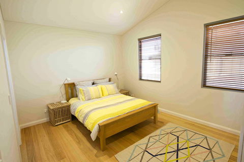 Sunny Blinco Street House - Queensland Tourism 8