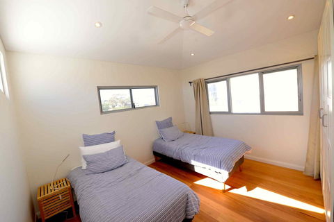 Sunny Blinco Street House - Queensland Tourism 10