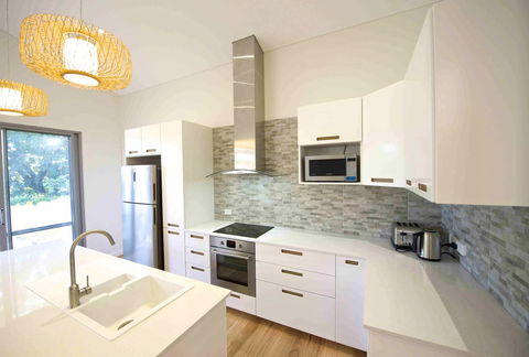 Sunny Blinco Street House - Queensland Tourism 6