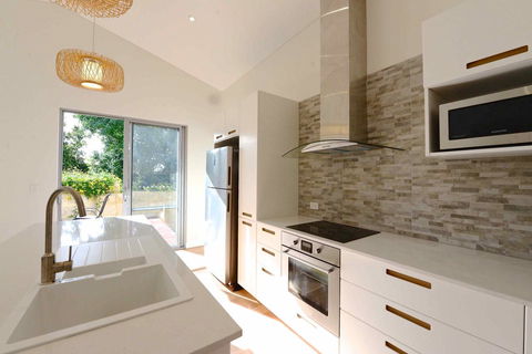 Sunny Blinco Street House - Queensland Tourism 3