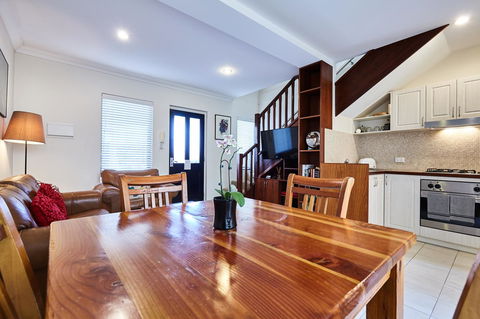 Fremantle Townhouse Unit 6 - Queensland Tourism 0