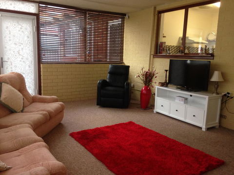 â˜… Stylish Family Home! â˜… - Queensland Tourism 3