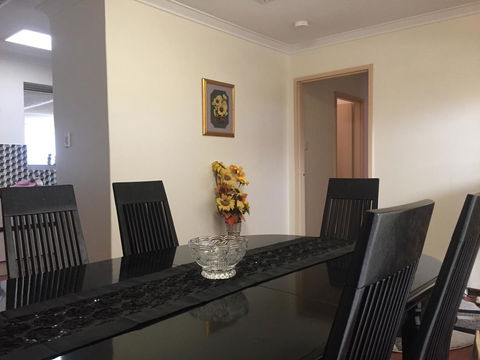 â˜… Stylish Family Home! â˜… - Queensland Tourism 7