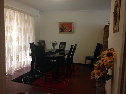 â˜… Stylish Family Home! â˜… - Queensland Tourism 8