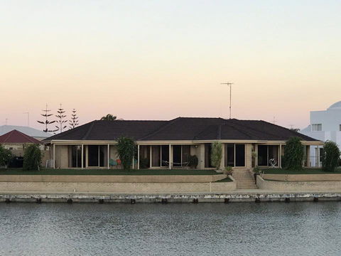 LA ANCHOR ON THE CANALS (MANDURAH) - QLD Tourism 16