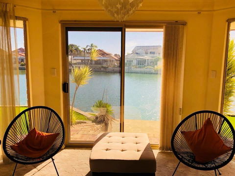LA ANCHOR ON THE CANALS (MANDURAH) - QLD Tourism 3