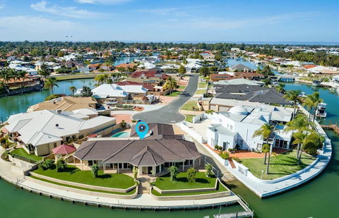 LA ANCHOR ON THE CANALS (MANDURAH) - QLD Tourism 0