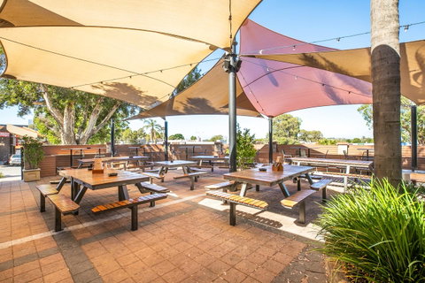 Nightcap At Wanneroo Tavern - QLD Tourism 29