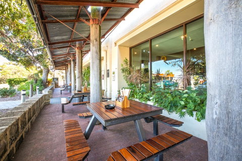 Nightcap At Wanneroo Tavern - QLD Tourism 10
