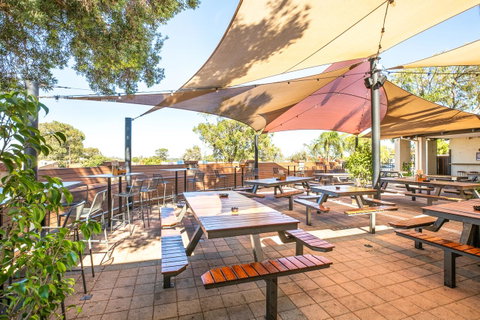 Nightcap At Wanneroo Tavern - QLD Tourism 7