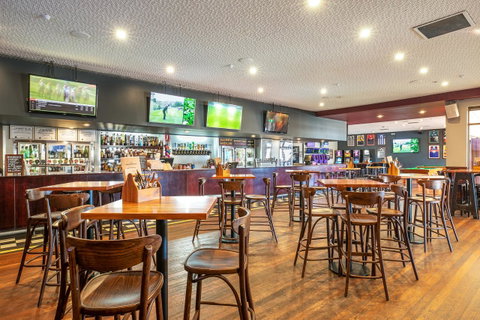 Nightcap At Wanneroo Tavern - QLD Tourism 8