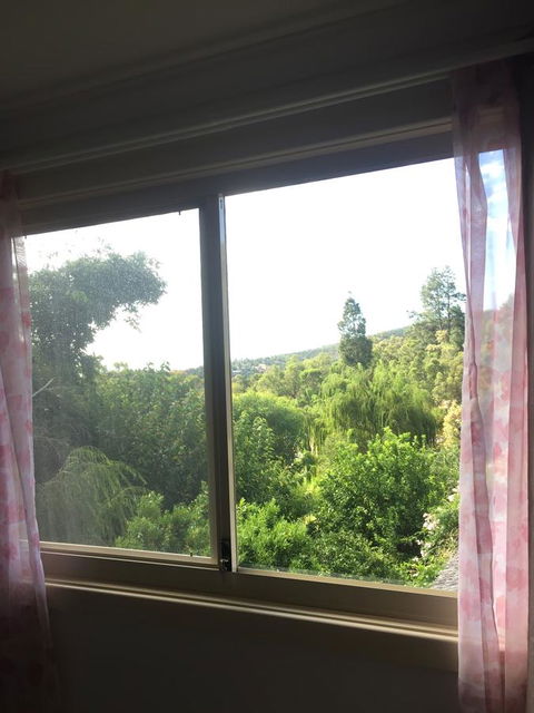 Bright & Beautiful Home On The Hills! - QLD Tourism 19