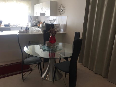 Bright & Beautiful Home On The Hills! - QLD Tourism 10