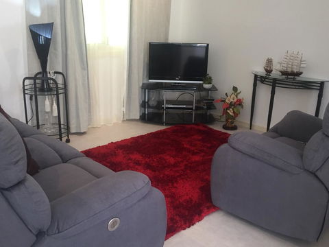 Bright & Beautiful Home On The Hills! - QLD Tourism 5