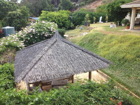 Bright & Beautiful Home On The Hills! - QLD Tourism 24