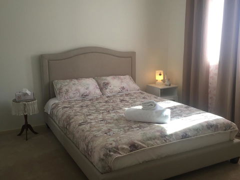 Bright & Beautiful Home On The Hills! - QLD Tourism 17