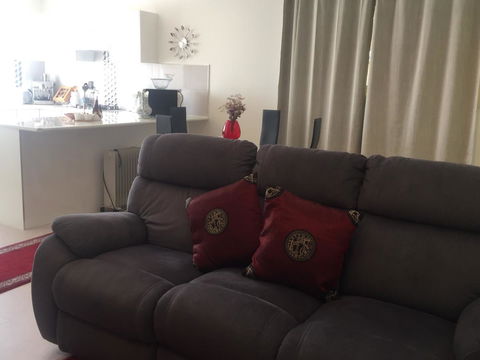 Bright & Beautiful Home On The Hills! - QLD Tourism 7