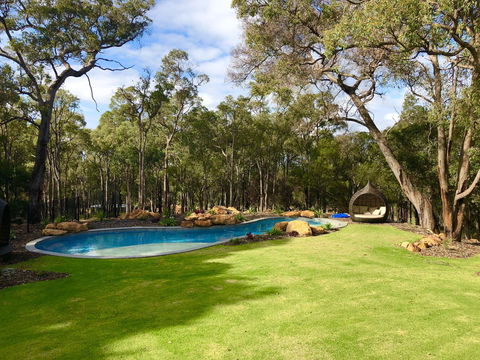 Amaroo Retreat & Spa - Queensland Tourism 3