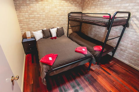 Esperance Foreshore Apartments - QLD Tourism 17