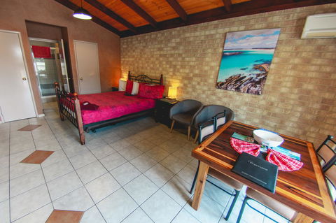 Esperance Foreshore Apartments - QLD Tourism 4