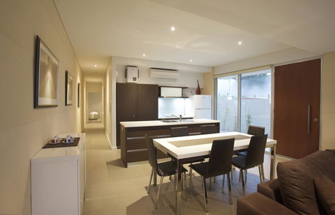 Alouarn Apartments - Queensland Tourism 11
