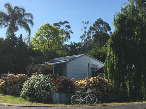 Applegate Lane Chalet - QLD Tourism 1