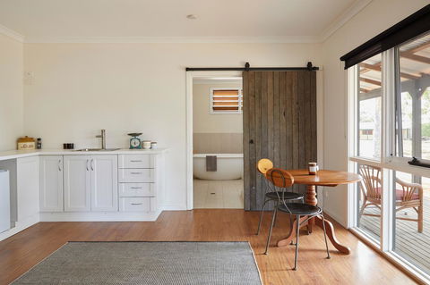 Margaret River Retreat - Queensland Tourism 15