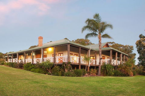 The Farmhouse - QLD Tourism 0