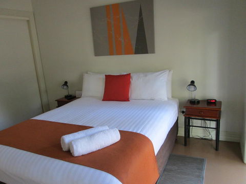 Breezes Apartments - Queensland Tourism 5