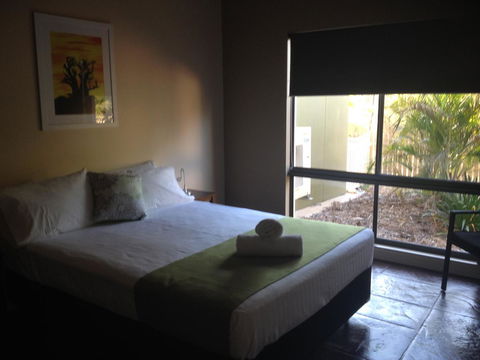 Breezes Apartments - Queensland Tourism 3