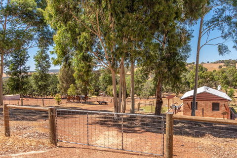 'Bindoon Valley Escape' Cottage - Queensland Tourism 11