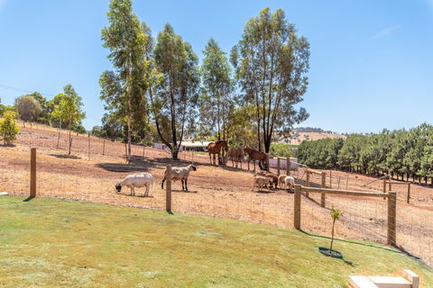 'Bindoon Valley Escape' Cottage - Queensland Tourism 10